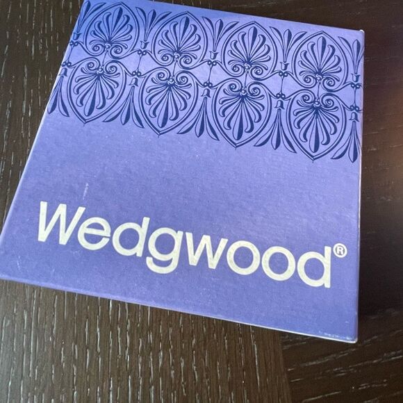 Wedgwood Blue Jasper Vintage Clover Shaped Trinket Dish in Original Box - Picture 14 of 14